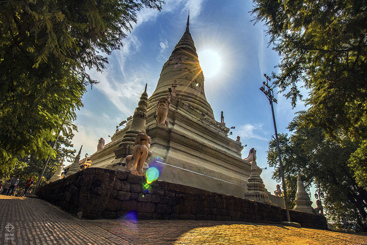 attraction-Wat Phnom, Phnom Penh 4.jpg